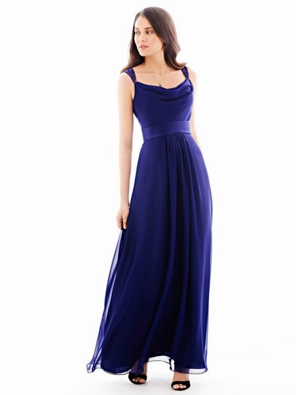 Trouver une robe de soiree elegante et travaillee pres de Martigues Vente robes de mariee et costumes de marie a Saint Mitre les Remparts pres Marseille Promesse Tenue